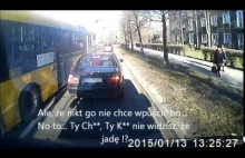 Nerwowy kierowca autobusu pluje na BMW