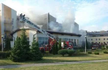Strażacy ugasili pożar dachu basenu w Sarbinowie. Gaszenie trwało 12 godzin
