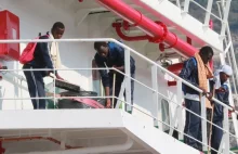 Kolejna fala migrantów dociera do Włoch