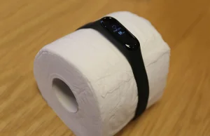 Smartwatch Xiaomi wykrywa bicie serca z rolki papieru toaletowego