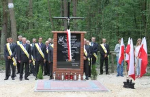 Odsłonięto pomnik ku czci Armii Ludowej i Służby Bezpieczeństwa w Fanisławicach