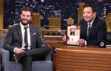 Jamie Dornan czyta "Pięćdziesiąt twarzy Greya" w różnych akcentach