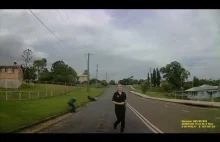 Przerażający wypadek - Motocyklista urywa nogę!
