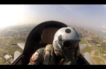 Malezyjski pilot tańczy w przestworzach za sterami Su-30MKM