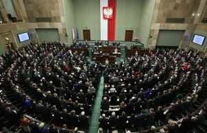 Jak się pije w Sejmie i kto podjada cukierki w gabinecie szefa PO?