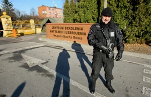 Wartownicy bez broni ochraniali oddział wojskowy przy ul. Okólnej w Toruniu