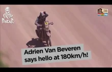 Adrien van Beveren wita się z obserwatorami przy 180km/h - Dakar 2017