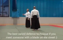 Mistrz Aikido prezentuje skuteczną metodę obrony przed atakiem mieczem/maczetą