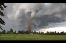 Timelapse trąby powietrznej jaka nawiedziła miasto Three Hills