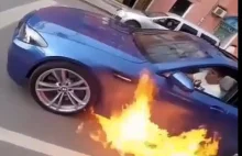 Twoje BMW M5 płonie. Co robisz?
