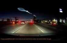 Wypadek drogowy, a w tle startująca rakieta Elona Muska