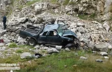 Samochód spadł z 60 metrowego urwiska w Górach Izerskich - kierowca zginął!