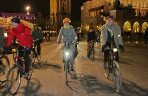 Kraków. Masa krytyczna tuż przed świętem. 300 rowerzystów utrudni dotarcie...