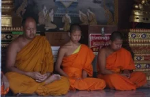 227 zasad obowiązujących mnichów w Tajlandii