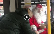 Kierowca Mikołaj rozdawał cukierki w trolejbusie w Gdyni