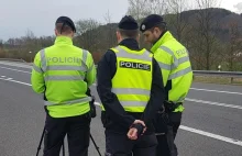 Czeski policjant zwolniony ze służby. Straszył wysoką karą i wziął pieniądze