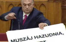 Orbán w parlamencie wyrywa znak protestującemu posłowi