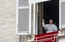 Papież wysłał prezent strażakom, którzy uwolnili go z windy.