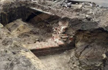 Odkopali część muru z XV wieku podczas remontu w Krakowie