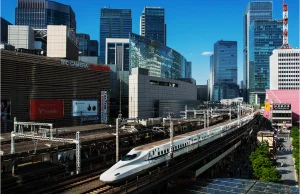 Kolej Kwitnącej Wiśni - o podróżowaniu pociągiem w Japonii
