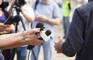 PiS ustawowo ureguluje zawód dziennikarza. Braun: ograniczanie wolności...