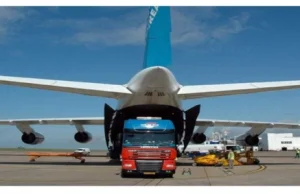 Ciężarówki mogą dostać się do Wielkiej Brytanii drogą lotniczą