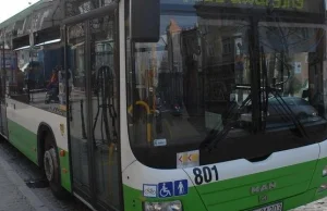 Autobus stał w korku, pasażer dostał mandat