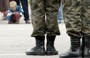 Polska armia. Brak mundurów i kłopoty z karabinami