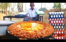 Dziadek Hindus robi wielką jajecznicę.