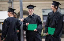 Coraz mniej studentów płaci za studia