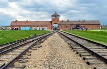 "Polski obóz zagłady Auschwitz" w "Israel National News"
