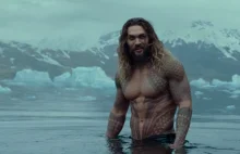 Jason Momoa dostaje w twarz od fana!