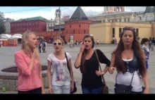 Rosyjskie dziewczyny śpiewają piosenkę ludową