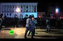 Ukraińska milicja przemocą usuwa protestujących z Majdanu