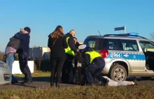 Interwencja Policji, sprawca kolizji uciekł z miejsca zdarzenia? VIDEO.