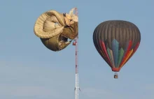 Balon, który zahaczył o wieżę