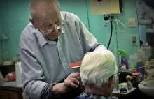 Najstarszy wrocławski fryzjer idzie na emeryturę [ZDJĘCIA, FILM