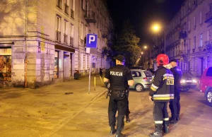 Atak chuliganów na straż pożarną na Abramowskiego w Łodzi