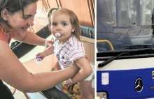 G*wniana sprawa. Matka przewijała dziecko w autobusie. Kierowca ją wyprosił.