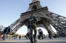 Francja w panice: ewakuacja z wieży Eiffla, odwołane wielkie imprezy