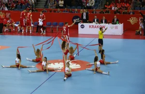 Euro 2016 w piłce ręcznej. Reprezentantom Szwecji przeszkadzają cheerleaderki.