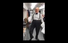 Gary Oldman jako Winston Churchill tańczący jak James Brown