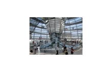 Reichstag i skomplikowany system luster