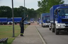Konwój 115 niebieskich ciężarówek przejedzie przez Polskę