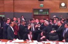 Niesamowite sceny w tureckim parlamencie...