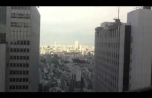 Kołyszące się wieżowce podczas trzęsienia ziemi w Japonii