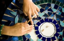Jak zrobić stolik z mozaiką z płytek, szkiełek, muszelek