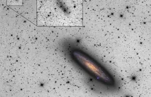 Astronomowie zauważyli niewielką galaktykę zaczepiającą olbrzyma
