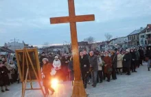 "To nie miejsce na religijne symbole" Dyrektor szkoły nie wpuścił krzyża i ikony