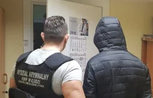 Fałszywi policjanci grozili bronią i okradli cudzoziemców